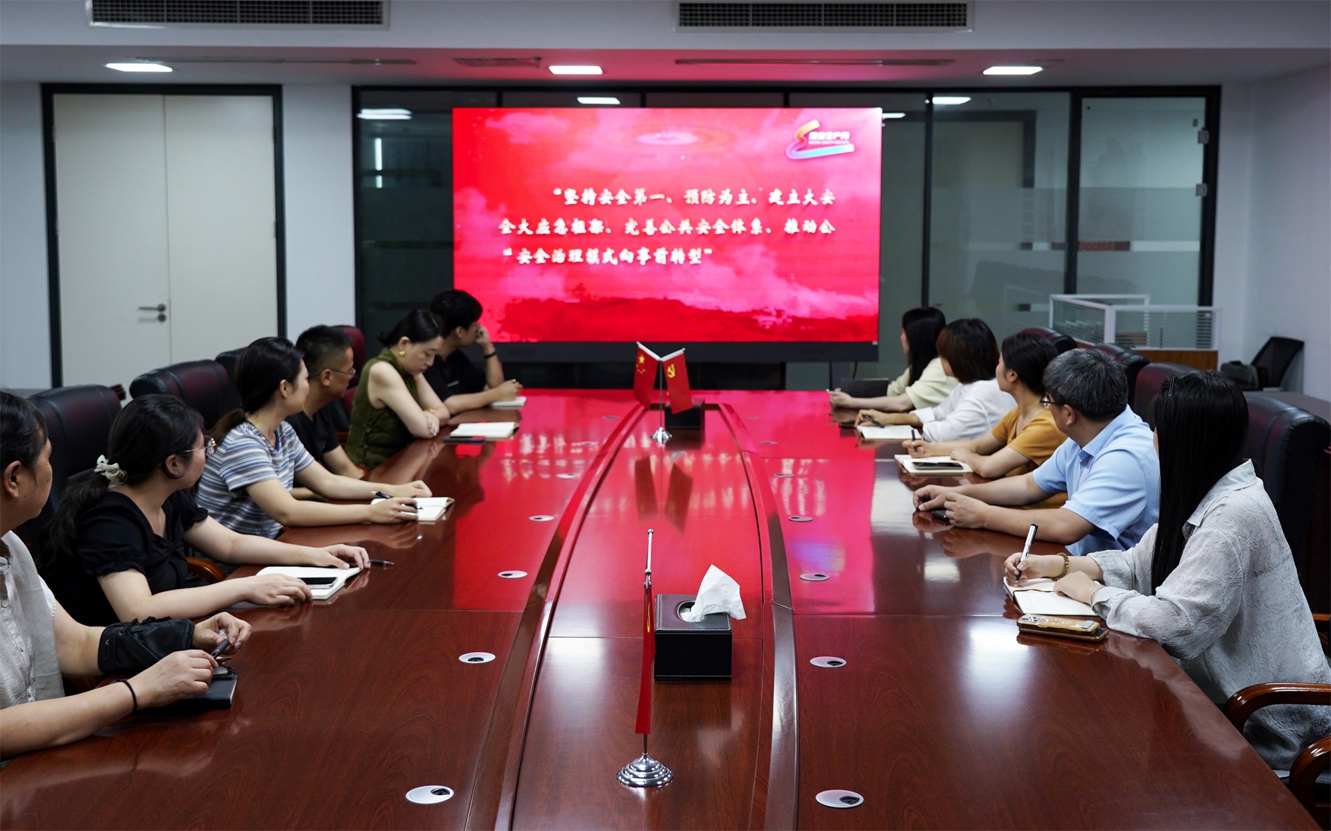 “人人讲安全、个个会应急——查找身边安全隐患” -成都华禾职业技能培训学校2025安全宣传暨演练活动圆满结束